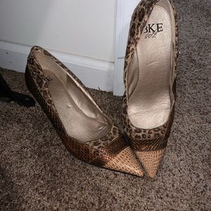 Bke leopard print heels   Sz 8